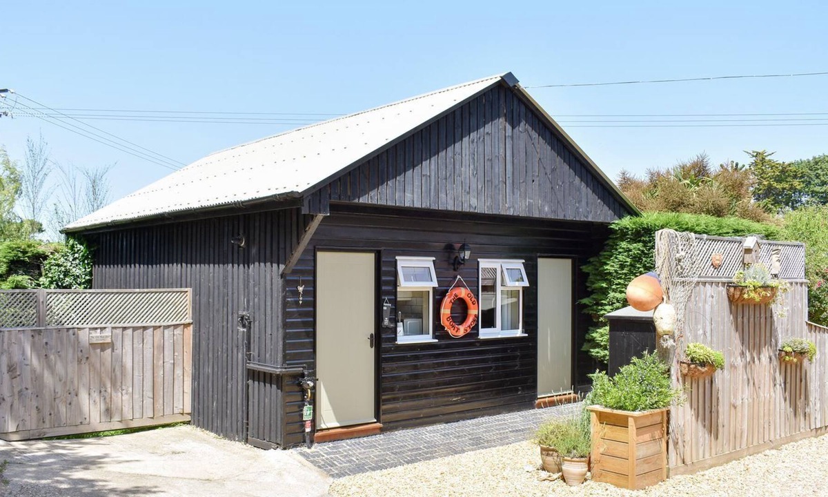 Accommodation Totland Freshwater | Totland Bay