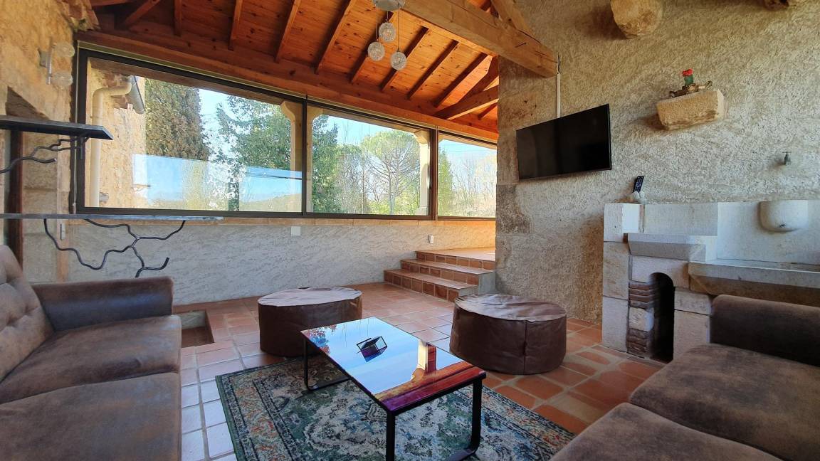 Holiday Shower | Puy-l'Eveque