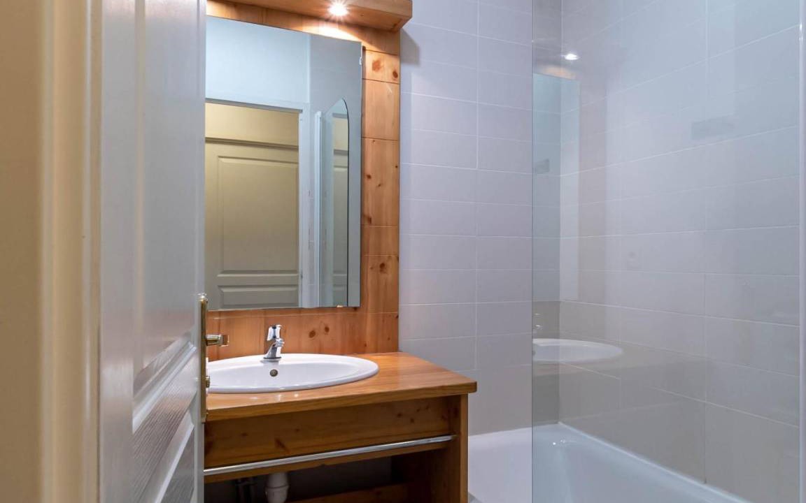 Ski Slopes Valley Swimming Locker | Les Orres