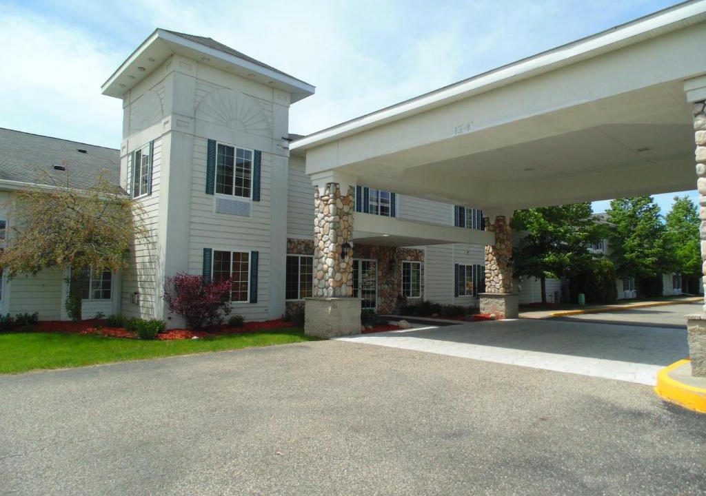 American Inn Suites Houghton | Houghton Lake