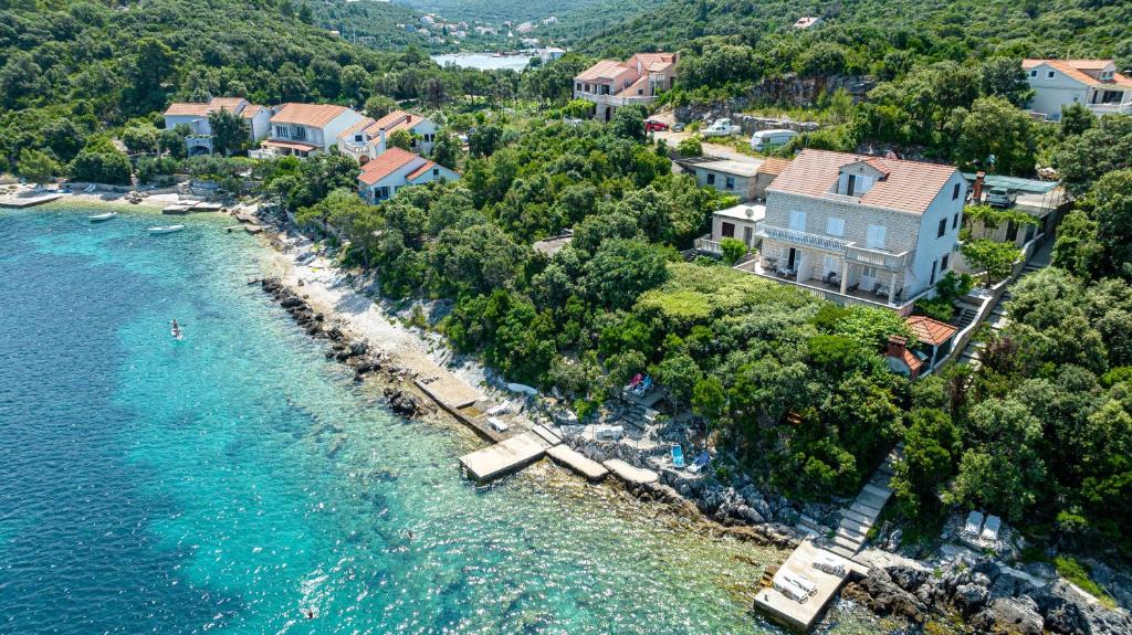 Zala | Cove Tri Zala (Zrnovo)