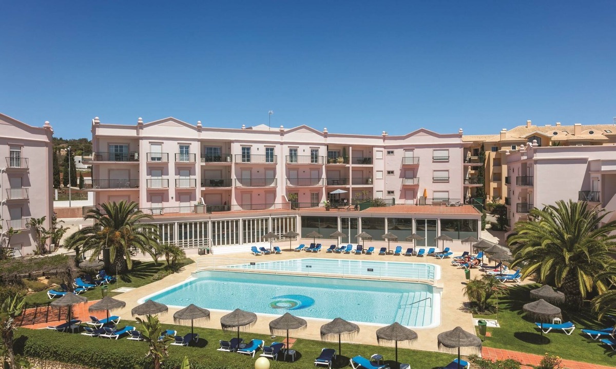 St James | Praia da Luz