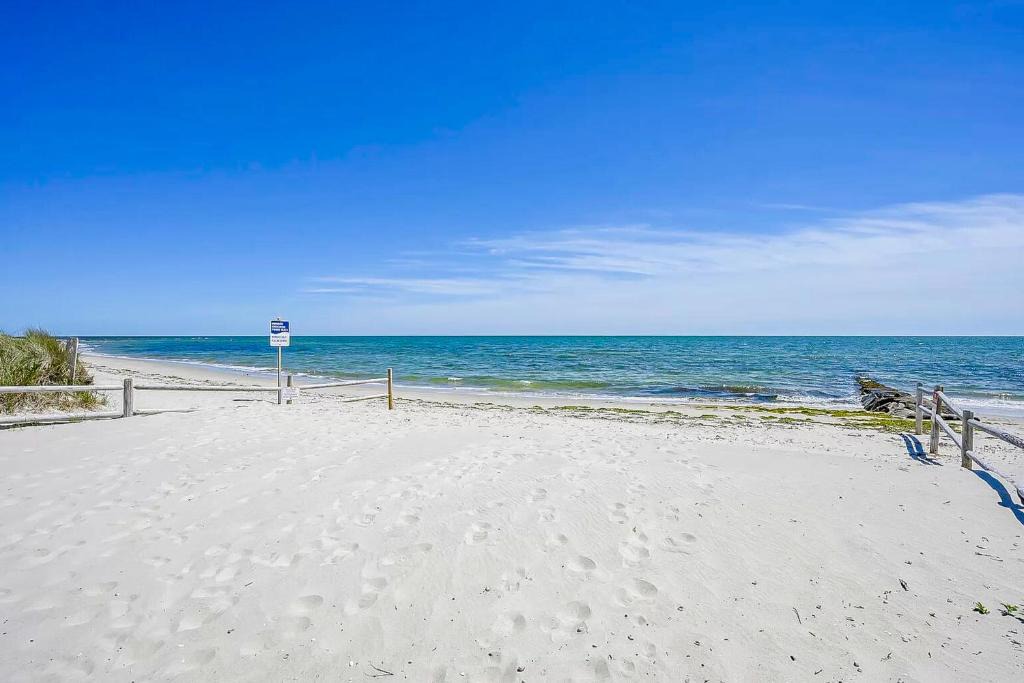 Beachside Bungalow | West Dennis