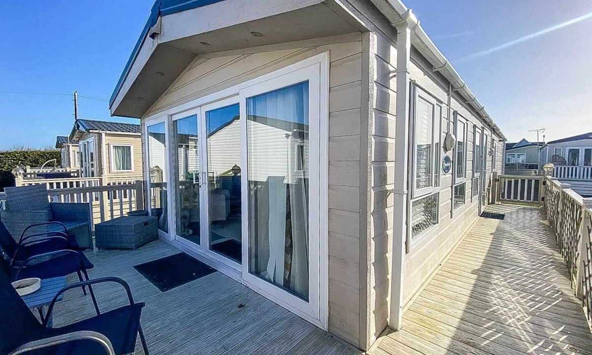 Caravan At Seaview Holiday Park Kent | Swalecliffe