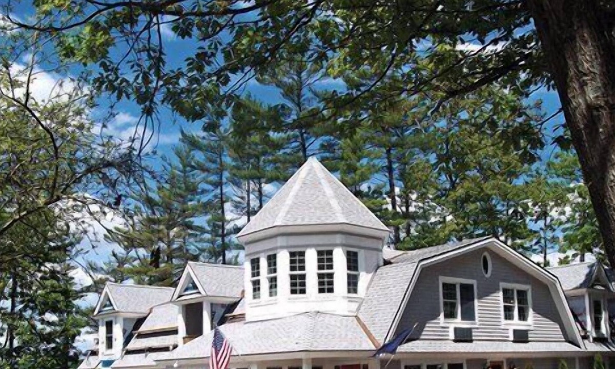 Resort | Edgecomb