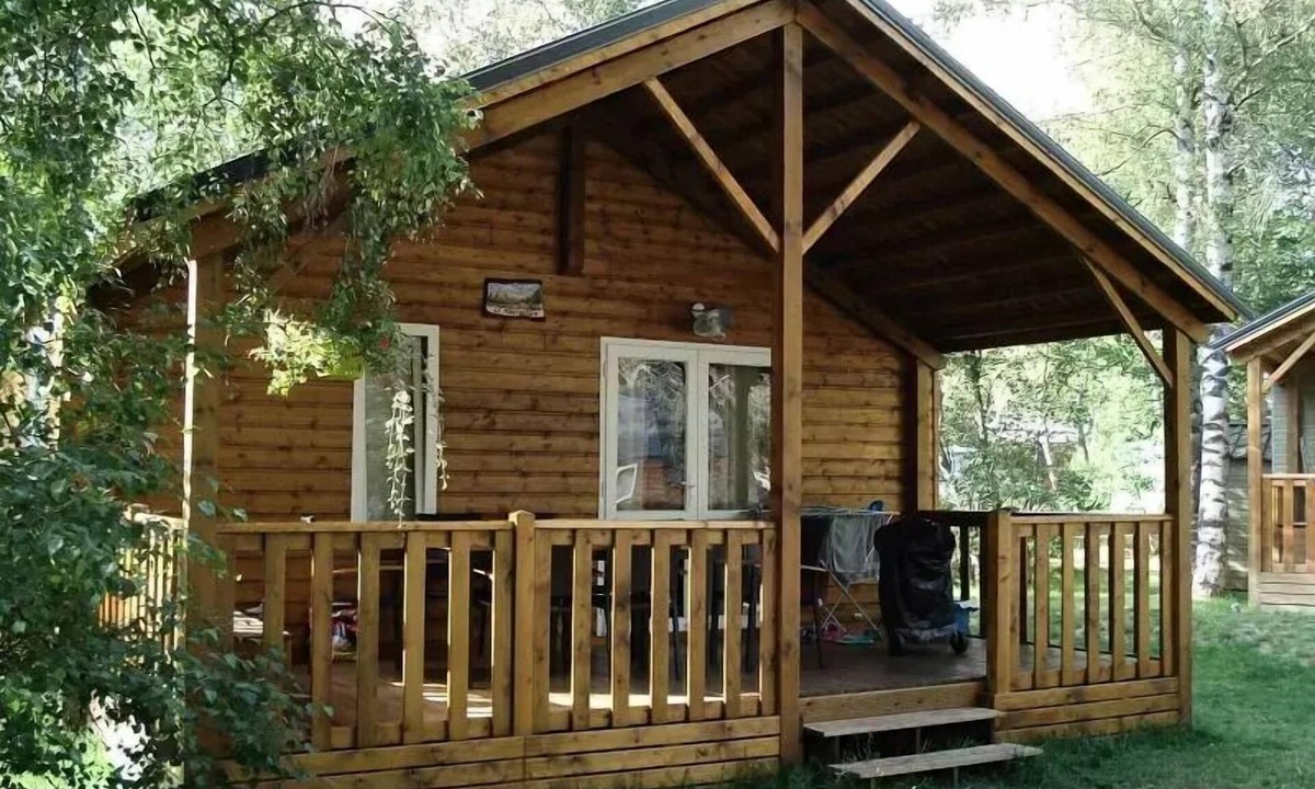 Vrbo Property | Saint-Martin-de-Queyrieres