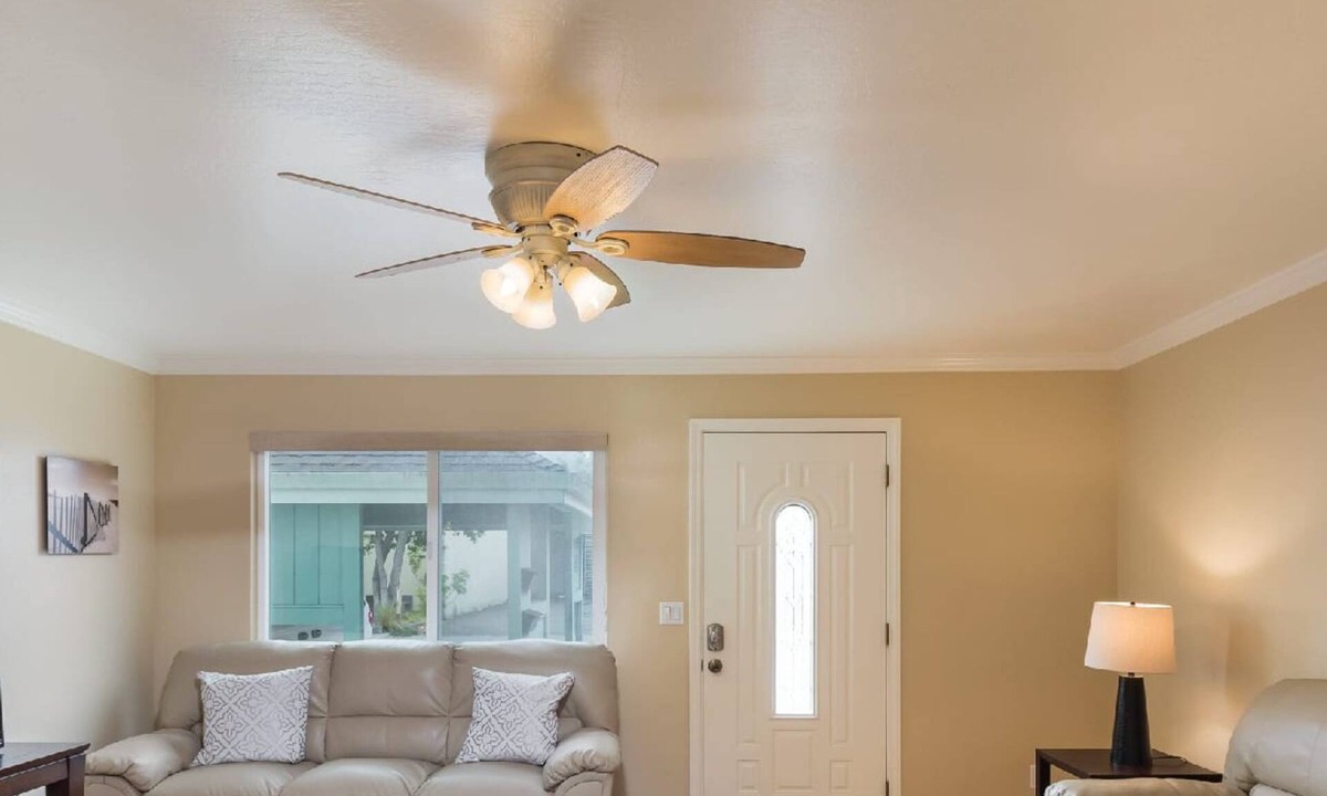 Capitola Village Seashell Blocks Beach | Capitola