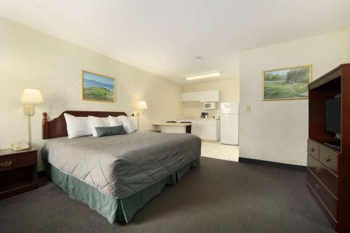 Days Inn | Gracewood