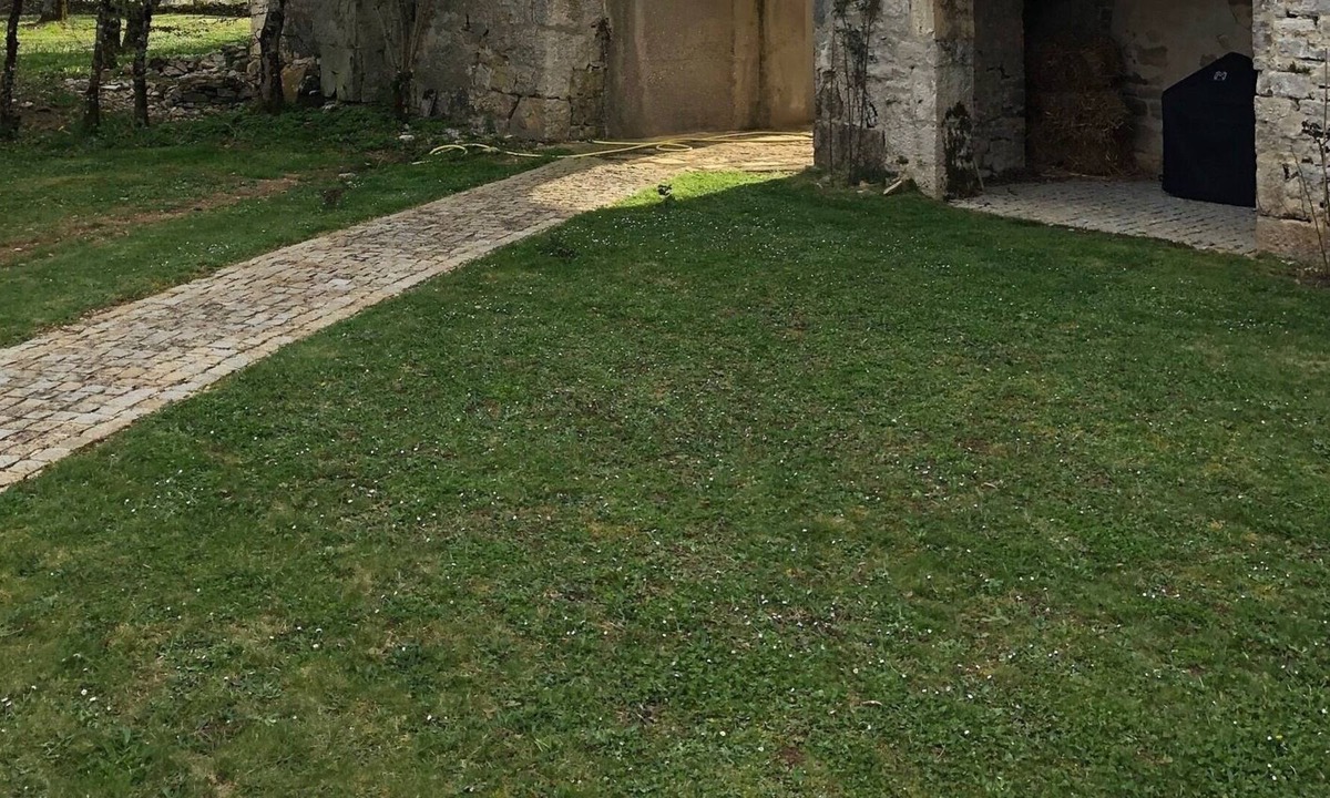 Domaine De Monplaisir Place | Caylus