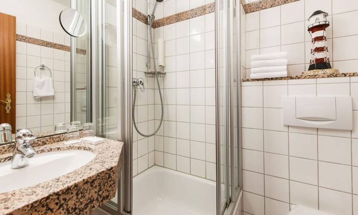 Shower Toilet Hotel Birke | Hasseldieksdamm