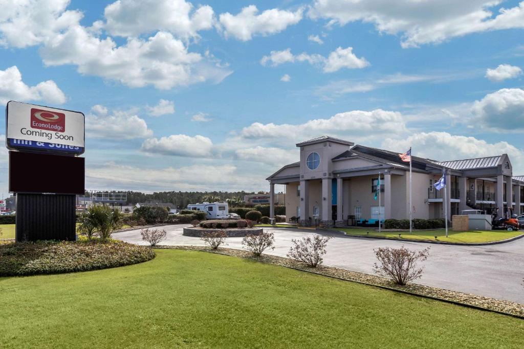 Econo Lodge At The University | Red Hill