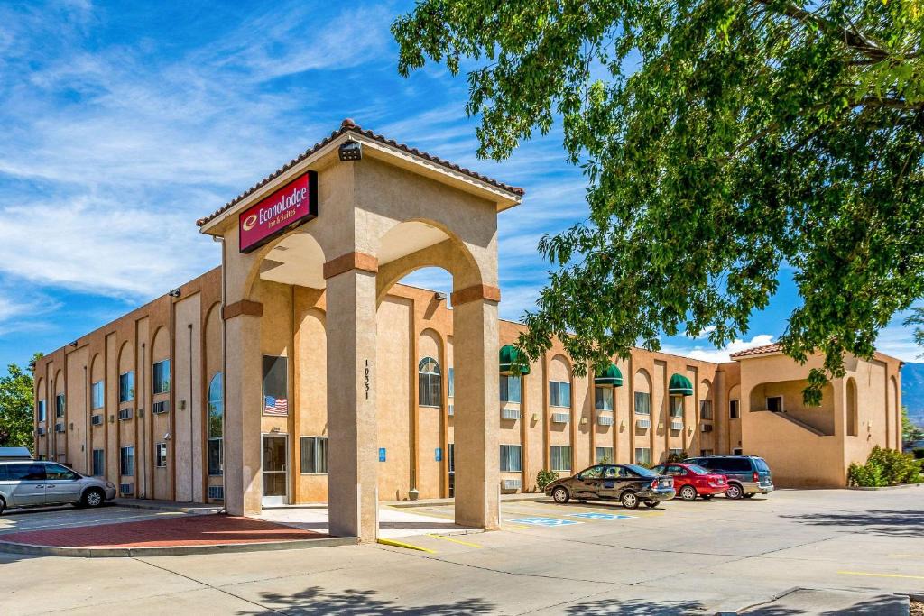 Econo Lodge Inn | Princess Jeanne