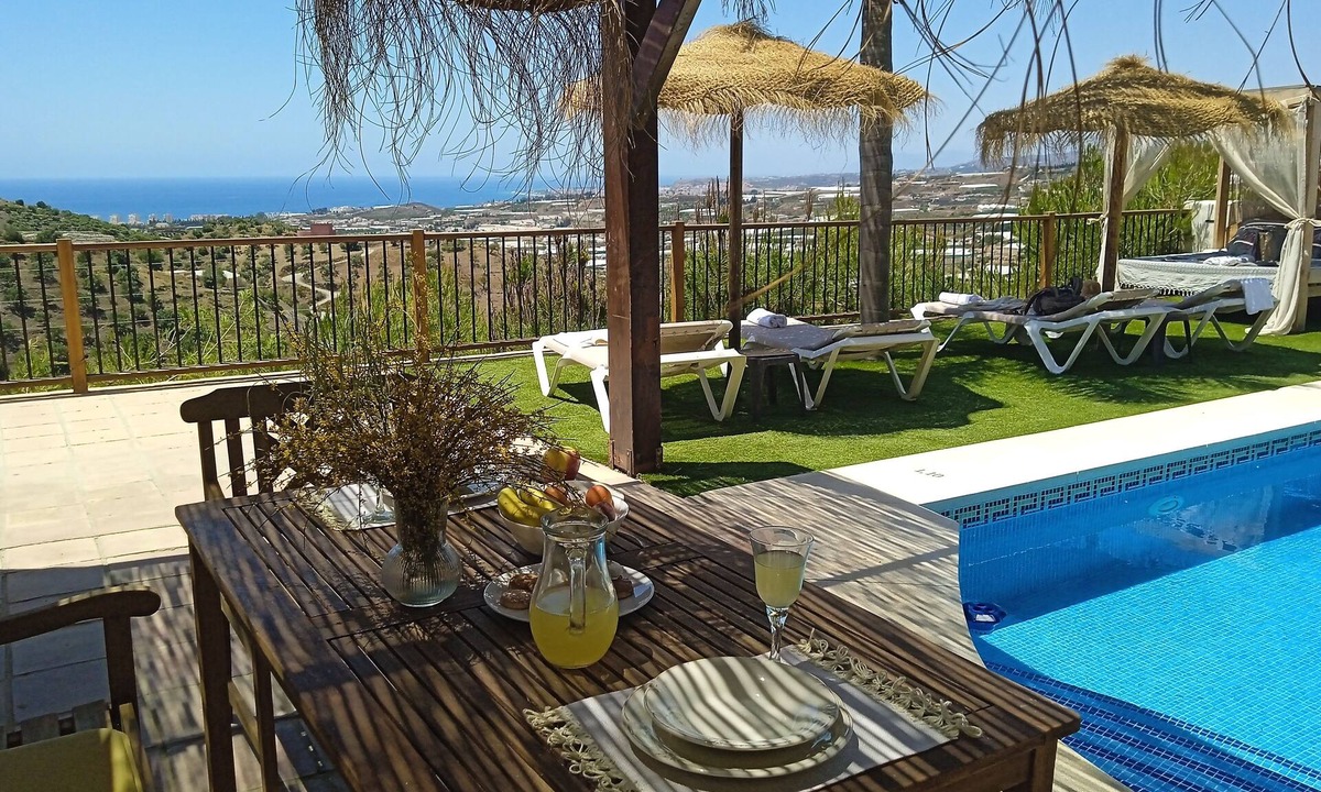Place | Algarrobo
