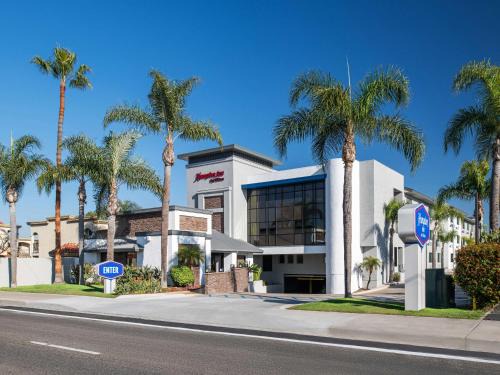 Holiday Inn Express Costa Mesa Ihg Hotel | East Side Costa Mesa