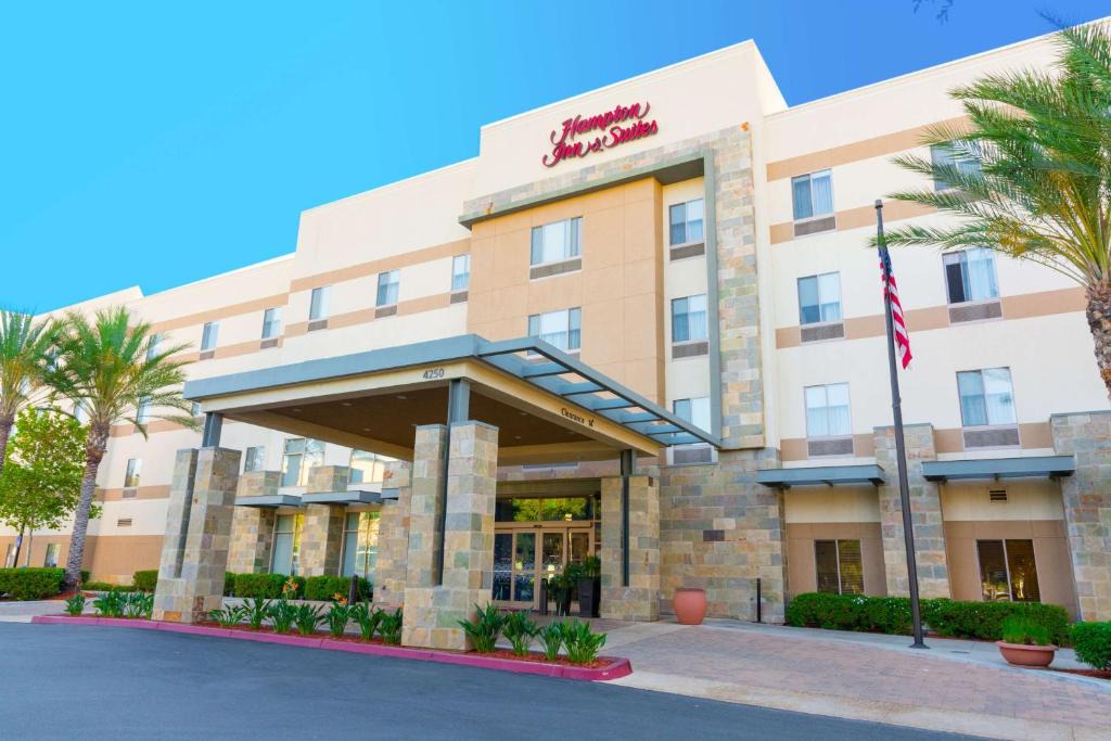 Hampton Inn Suites Moreno Valley | La Sierra