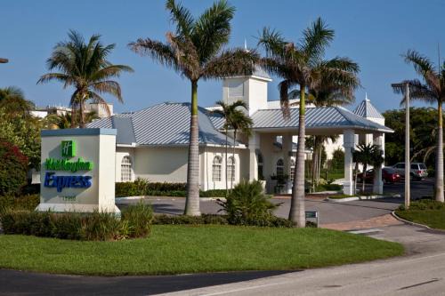 Holiday Inn Express North Palm Ihg Hotel | Juno Beach