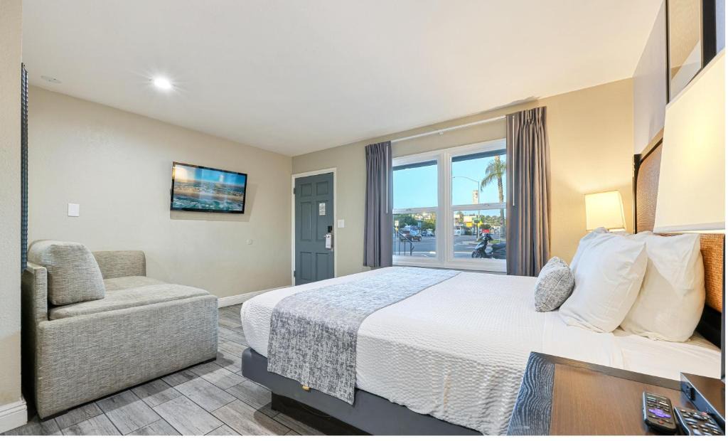 Hotel Point Loma | Roseville - Fleet Ridge