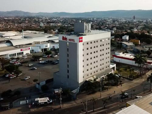 Ibis Montes Claros Shopping | Canelas