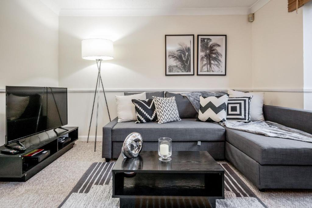 Karah Suites The Galleria | Hatfield