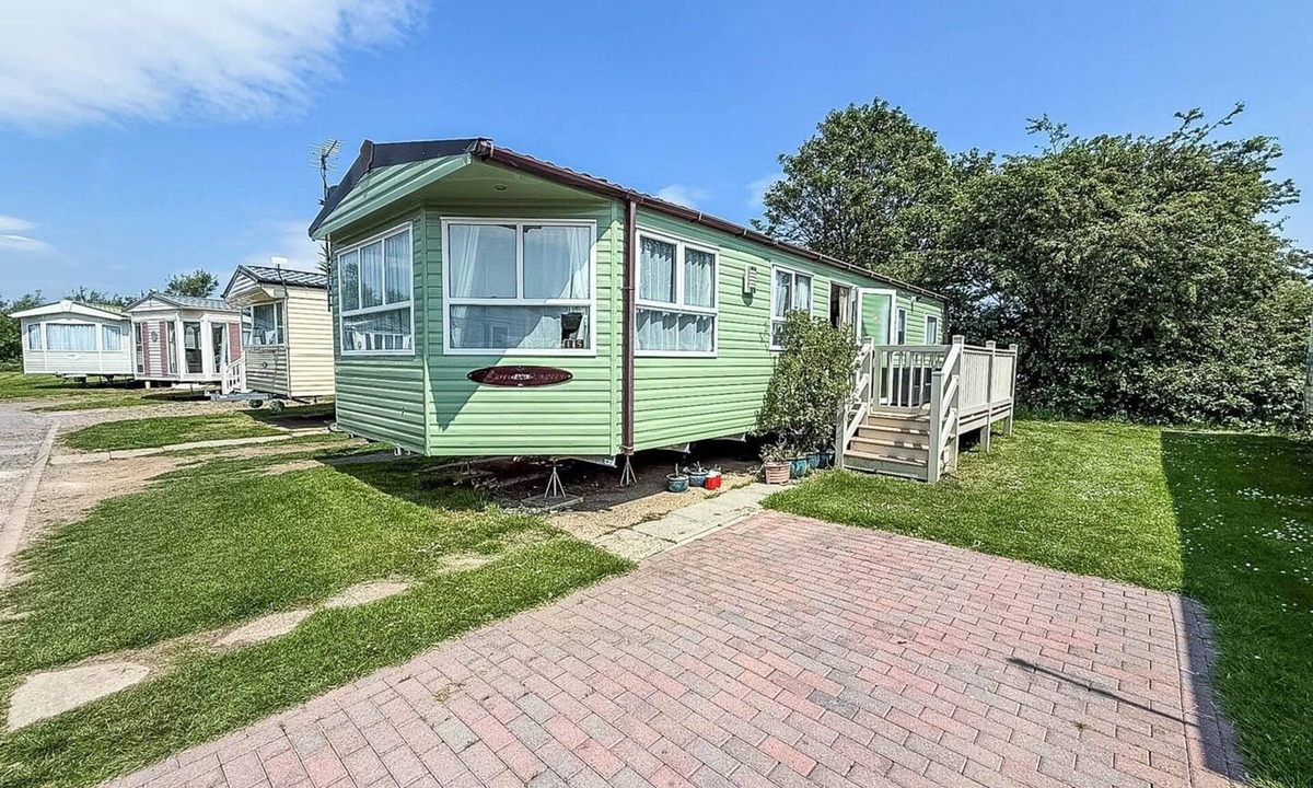 Berth Caravan At Skipsea Sands Yorkshire Ref | Mappleton