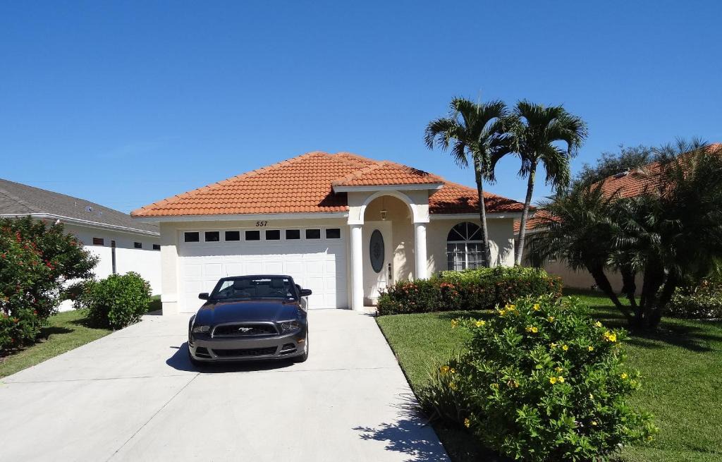 The Beach Moorings | Naples Park