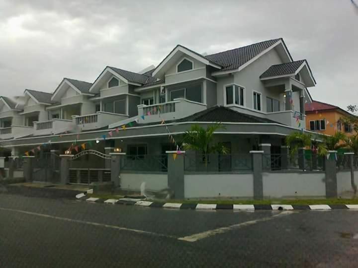 Homestay Merah | Pengkalan Aor