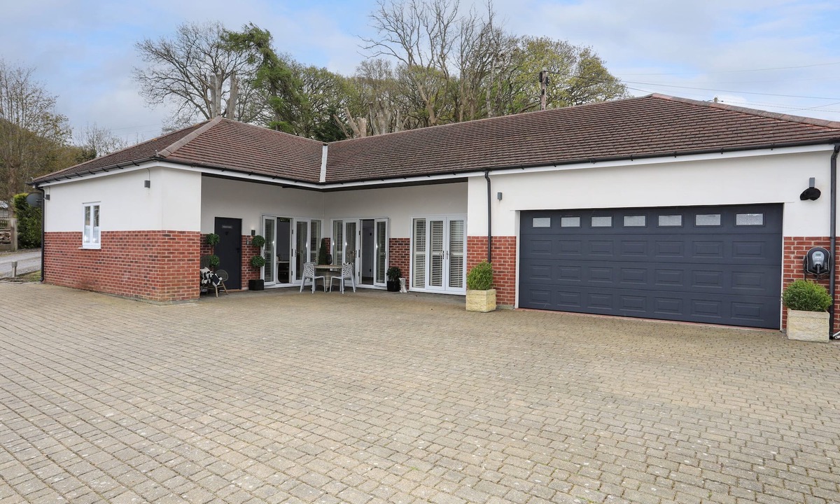 Oakwood Stables | Henryd