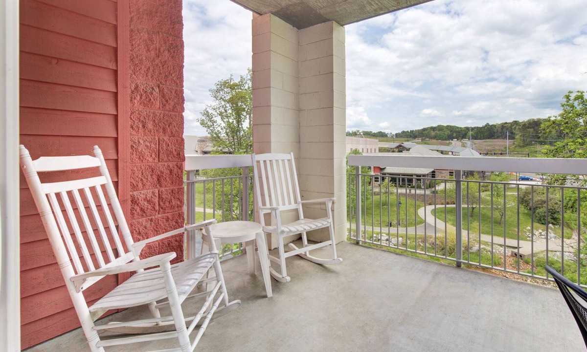 Bear Crossing | Pigeon Forge