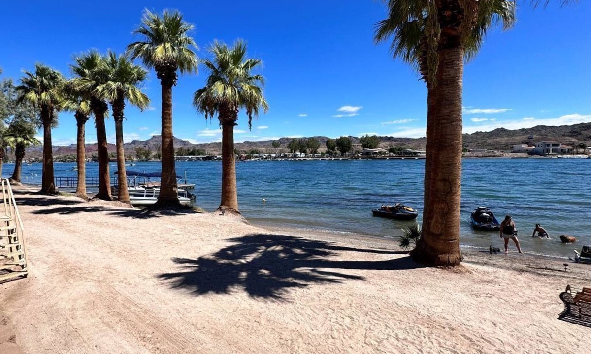 Riverfront Beach Villa Colorado River | Parker Strip