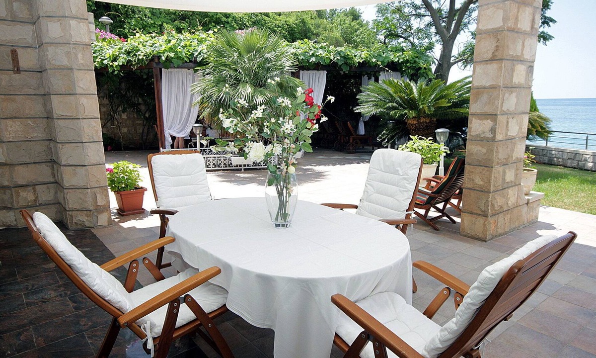 Royal Holiday | Sveti Stefan