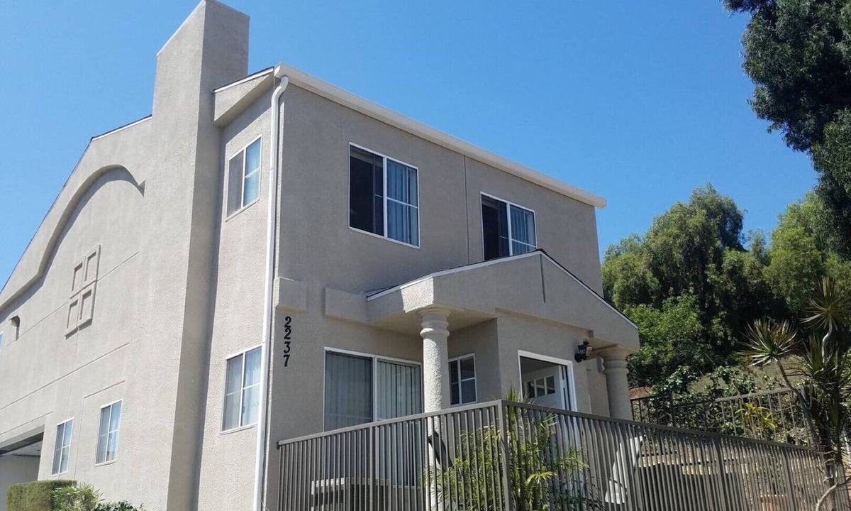 Stay Gia Silver | Silver Lake