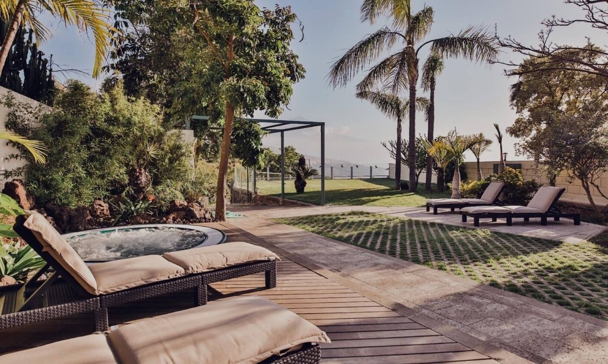 The Villa Jacuzzi Hiking Vineyards | La Matanza de Acentejo