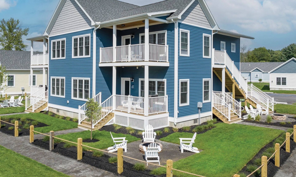 The Cove Lakeside Cottages Pontoon Boat | Sylvan Beach