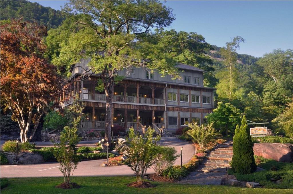 The Esmeralda Inn Restaurant | Chimney Rock