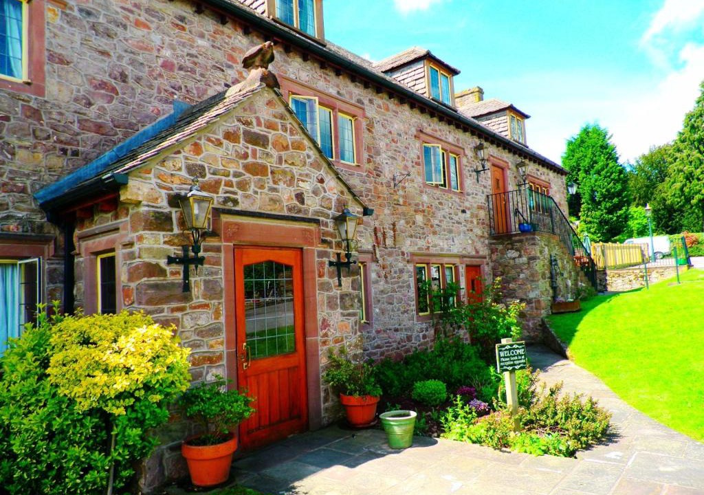 The George Inn Millingbrook Lodge | Aylburton