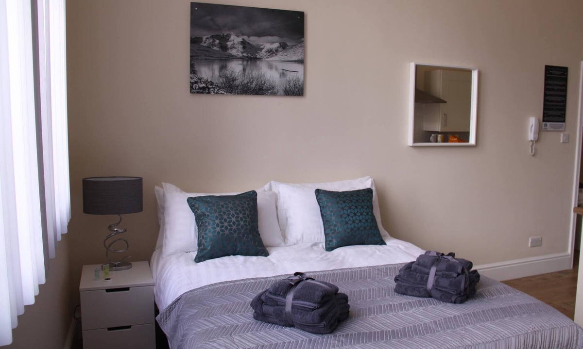 The Trafford St Petersgate | Offerton