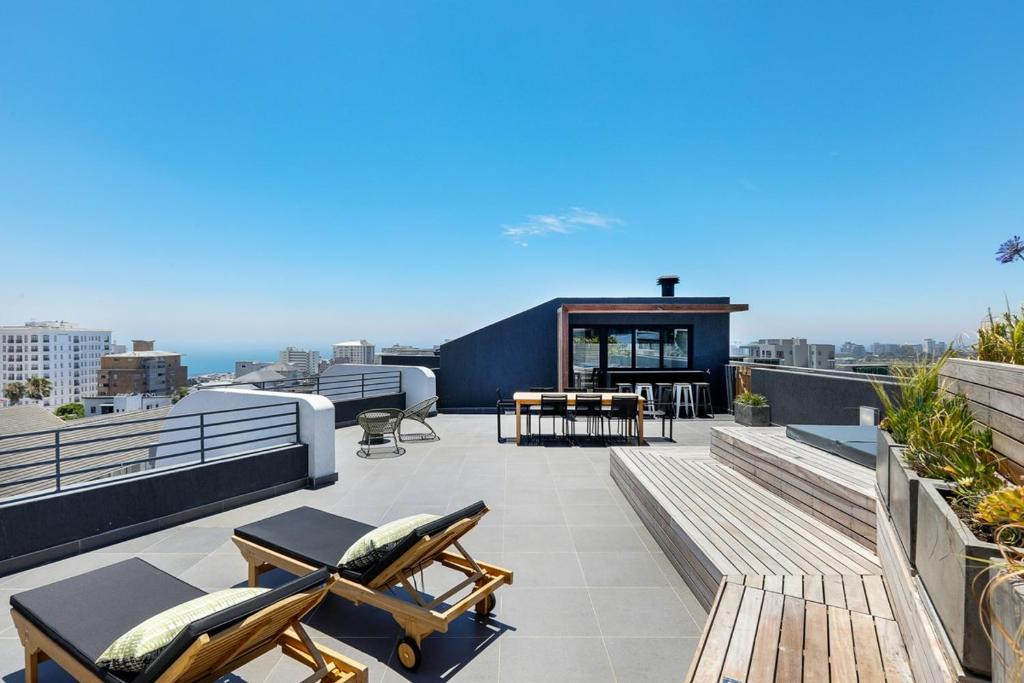 Bantry Bay | Three Anchor Bay