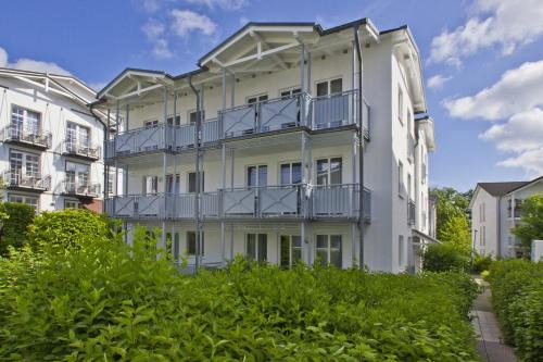 Villa Buskam Fewo Balkon Schwimmbadnutzung | Gohren