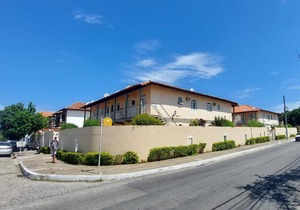 Ótimo apto de quarto, sala, cozinha e banheiro em Cabo Frio - caução garantia 200,00 - acomoda até 6 pessoas confortavelmente em camas - WiFi na área externa no condomínio