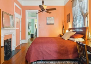 1/2 Gingerbread Home in historic Algiers Point, New Orleans