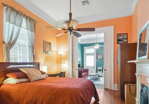 1/2 Gingerbread Home in historic Algiers Point, New Orleans