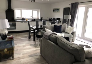 1 BARN COTTAGES, pet friendly, luxury holiday cottage in Whitchurch