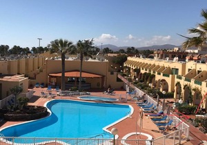 1-Bed Apartment Sleeps 2, Sunbeds & Towels