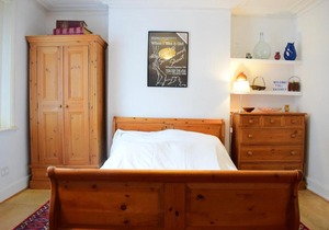 1 Bed Flat next to Victoria Park Village