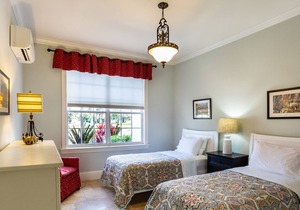 1 bed / shared bath Suite 08A in Naples, FL Bed & Breakfast. Fully furnished with amenities.