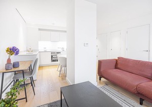 1 Bed with Balcony in Hill House