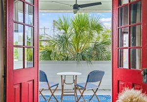 1 Bedroom Suite w/Full Kitchen & Private Balcony