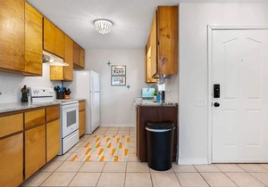 1 Block to Beach & A Street, Atomic Burst 50s Apt