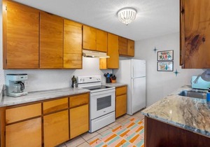 1 Block to Beach & A Street, Atomic Burst 50s Apt