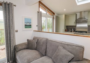 1 VALLEY VIEW, pet friendly, luxury holiday cottage in Lanreath